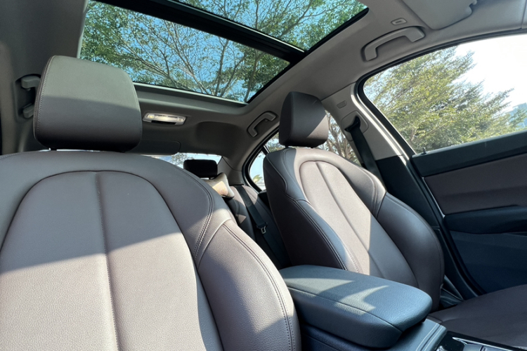 宝马1系 2020款 125i 领先型M运动套装中控内饰7006