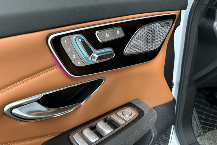 捷途山海L7 2024款 1.5T 120km ULTRA 7座中控内饰7008