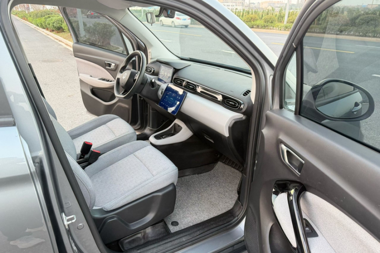 零跑汽车 零跑T03 2022款 炫晶版中控内饰7001