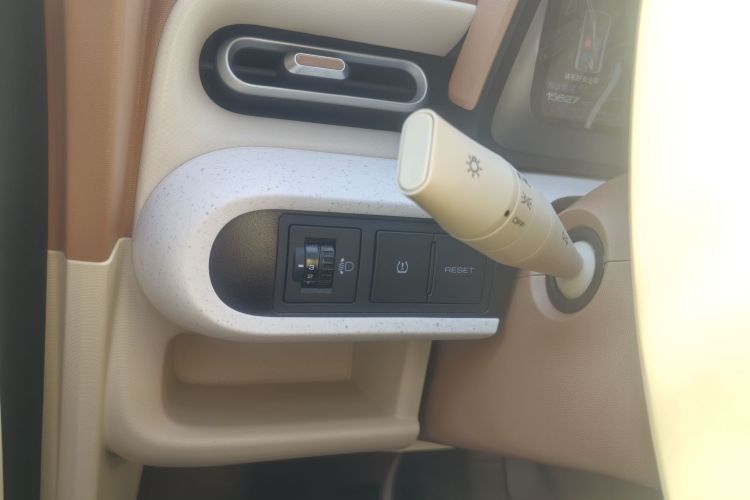 五菱汽车 宏光MINIEV 2024款 第三代 215km 进阶版中控内饰7006