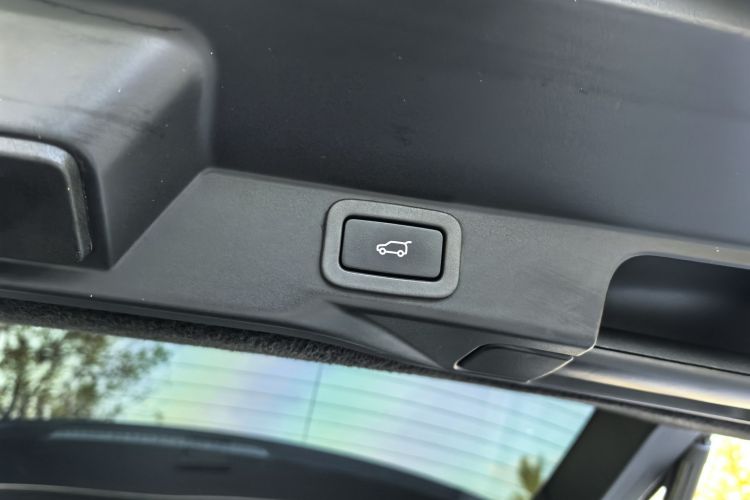 路虎 揽胜运动版 2014款 3.0 SC V6 HSE局部细节9008