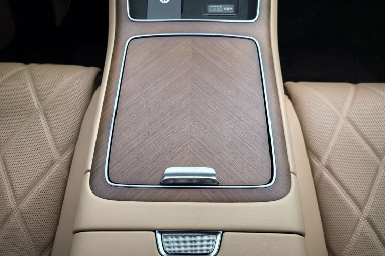 鸿蒙智行 享界S9 2025款 增程 Ultra中控内饰7005