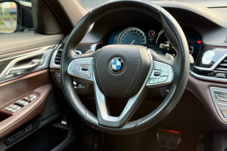 宝马7系 2018款 730Li 领先型 M运动套装中控内饰7004