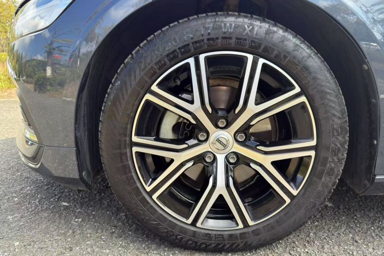 沃尔沃S60 2023款 B4 智逸豪华版车身外观6007