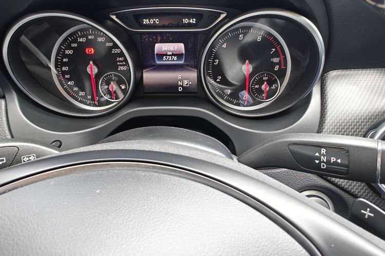 奔驰GLA 2018款 GLA 200 动感型中控内饰15