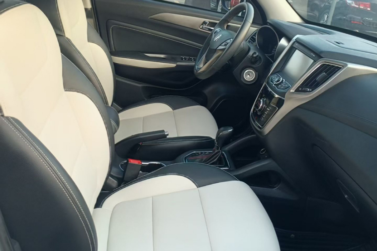 长安CS35 2017款 1.6L 自动豪华型中控内饰7003