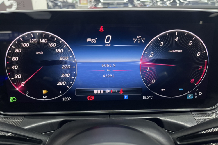 奔驰C级 2023款 改款 C 260 L 皓夜运动版中控内饰15