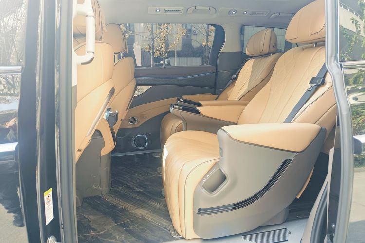 腾势D9 2022款 DM-i 1040 尊贵型车身外观6006