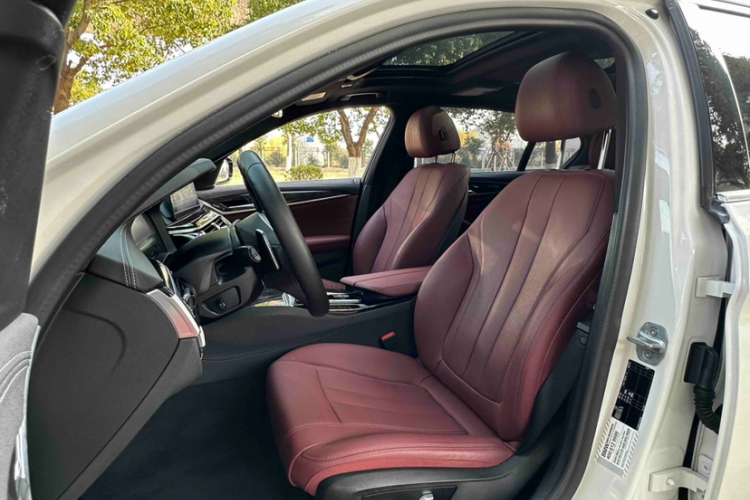 宝马5系 2020款 530Li 领先型 M运动套装中控内饰7003