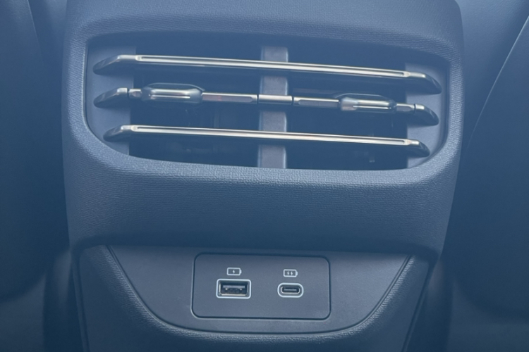 红旗EH7 2025款 640 四驱 智选版局部细节9014