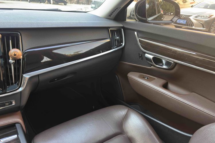 沃尔沃S90 2018款 T4 智远版中控内饰7014