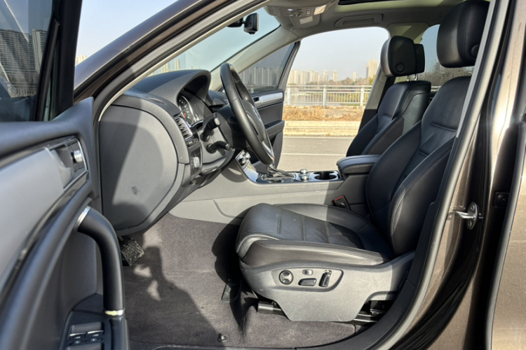 大众 途锐 2016款 3.0TSI 标配型局部细节19