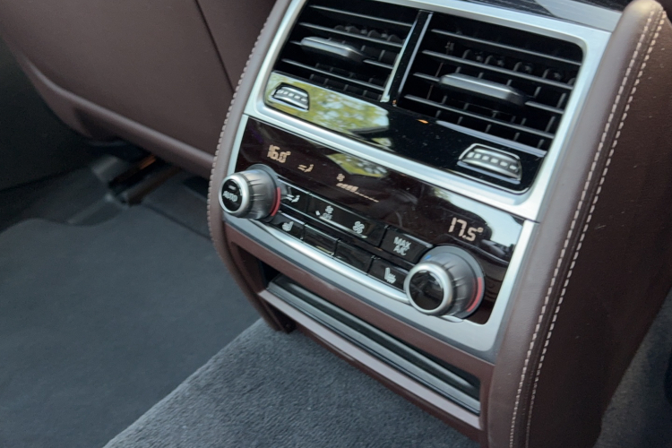 宝马7系 2019款 730Li M运动套装中控内饰7008