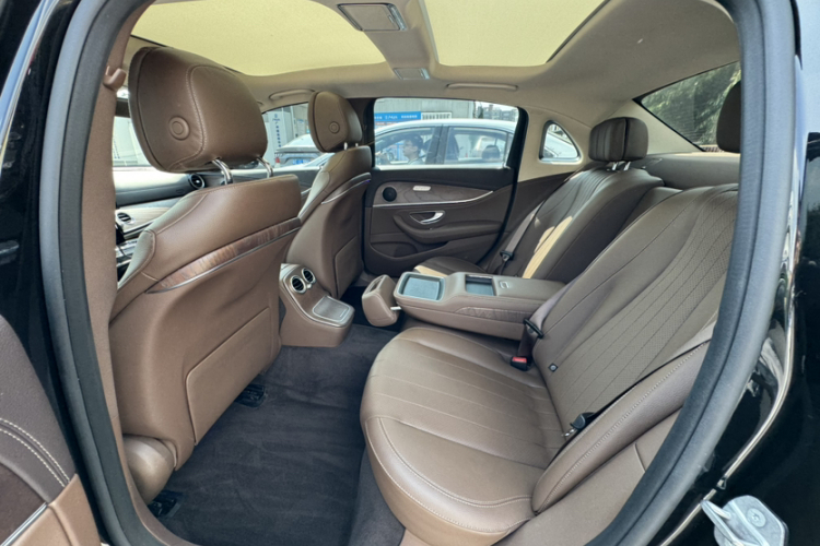 奔驰E级 2021款 E 260 L中控内饰7009