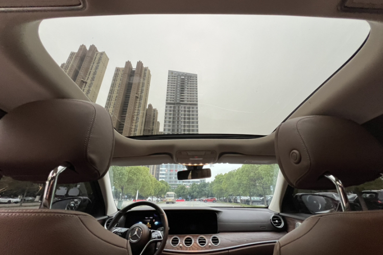 奔驰E级 2023款 E 300 L 豪华型中控内饰7005