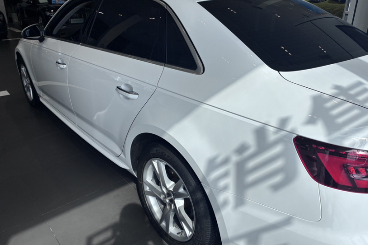 奥迪A4L 2019款 35 TFSI 进取型 国V局部细节9002