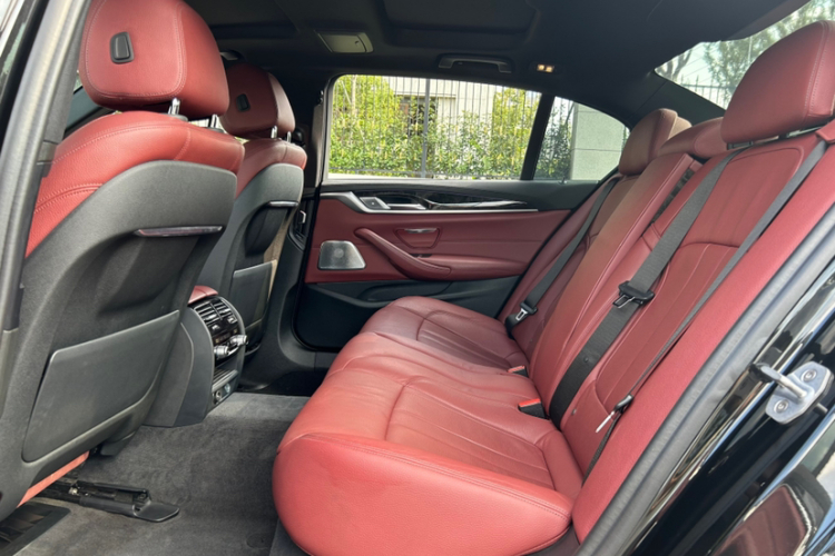 宝马5系 2019款 530Li 尊享型 M运动套装中控内饰7009