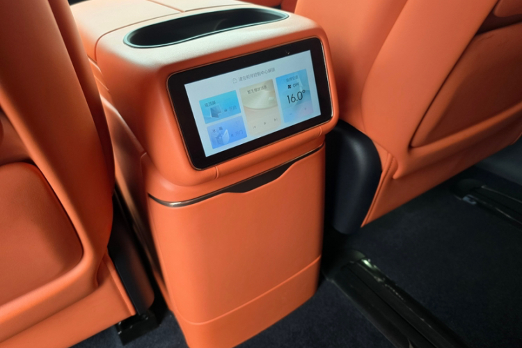 领克900 2025款 2.0T Ultra中控内饰7004