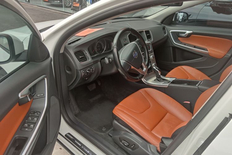 沃尔沃S60 2015款 S60L 2.0T 智行版中控内饰7005