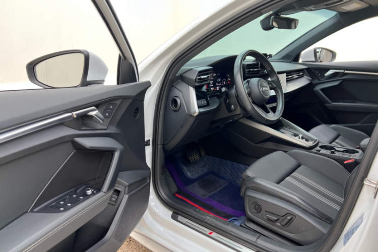 奥迪A3 2022款 A3L Limousine 35 TFSI 时尚运动型中控内饰7008