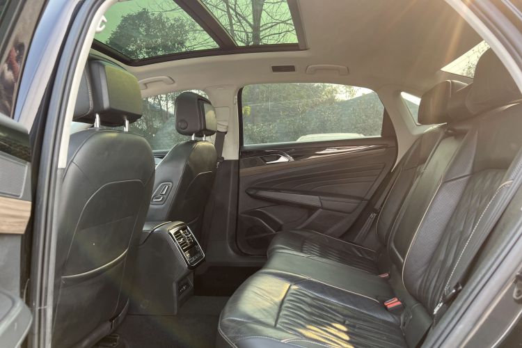 大众 帕萨特 2021款 330TSI 豪华版中控内饰7004