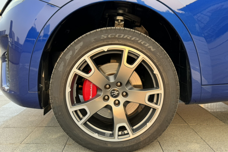 玛莎拉蒂 Levante 2023款 3.0T Modena车身外观6006