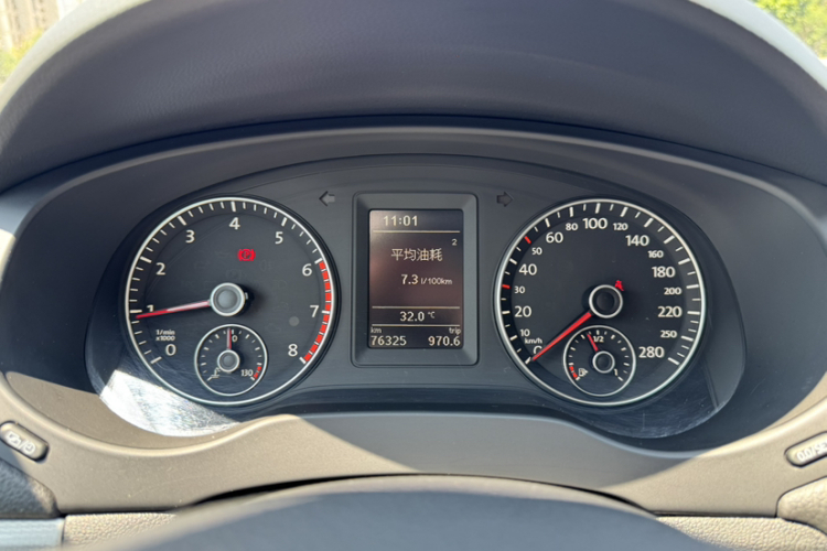 大众 速腾 2014款 改款 1.4TSI 手动豪华型中控内饰15