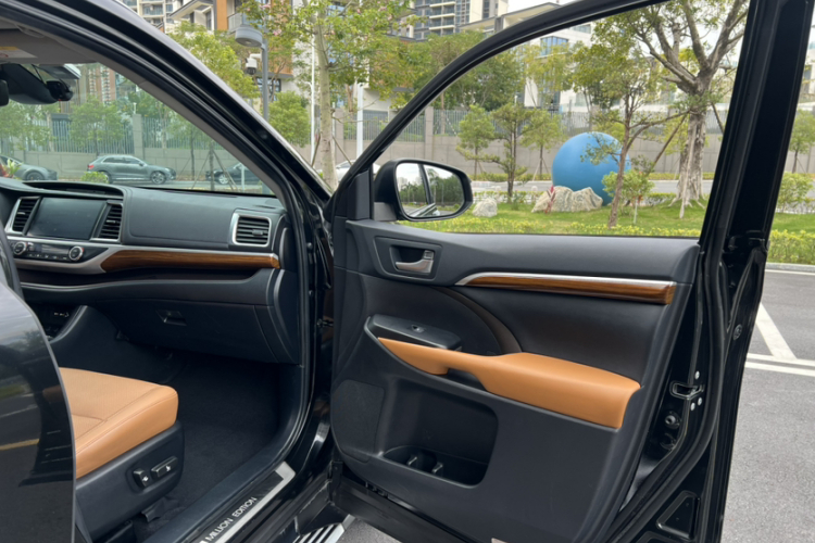 丰田 汉兰达 2020款 2.0T 四驱百万纪念版 7座中控内饰7002