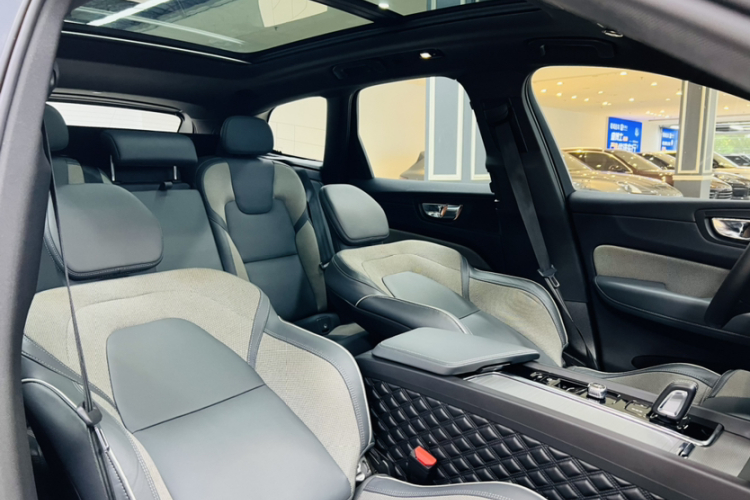 沃尔沃XC60新能源 2022款 T8 插电混动 四驱智远运动版中控内饰7009