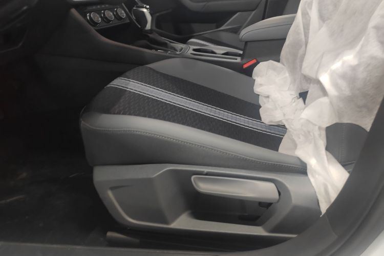 大众 速腾 2025款 改款 300TSI DSG飞越版中控内饰7003