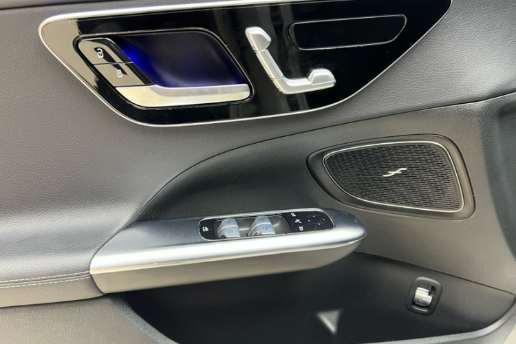 奔驰C级 2022款 改款 C 200 L 运动版中控内饰7009