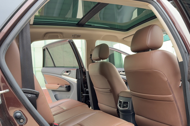 比亚迪S7 2016款 2.0T 自动尊贵型中控内饰7004