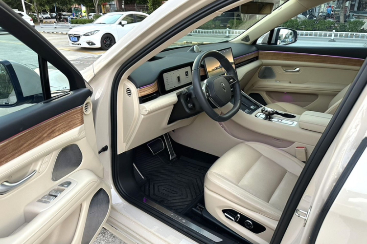 鸿蒙智行 问界M5 2023款 增程后驱标准版中控内饰7002