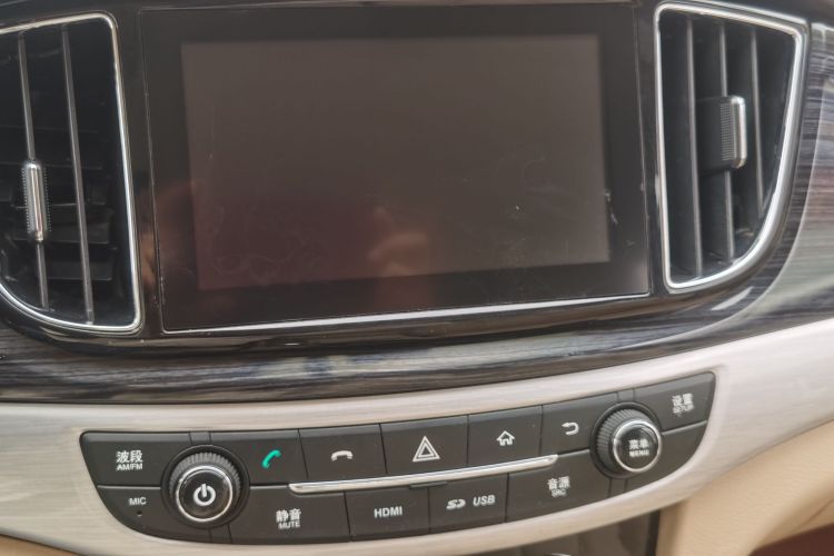 宝骏730 2016款 1.5L 手动舒适型 7座 国V中控内饰7002