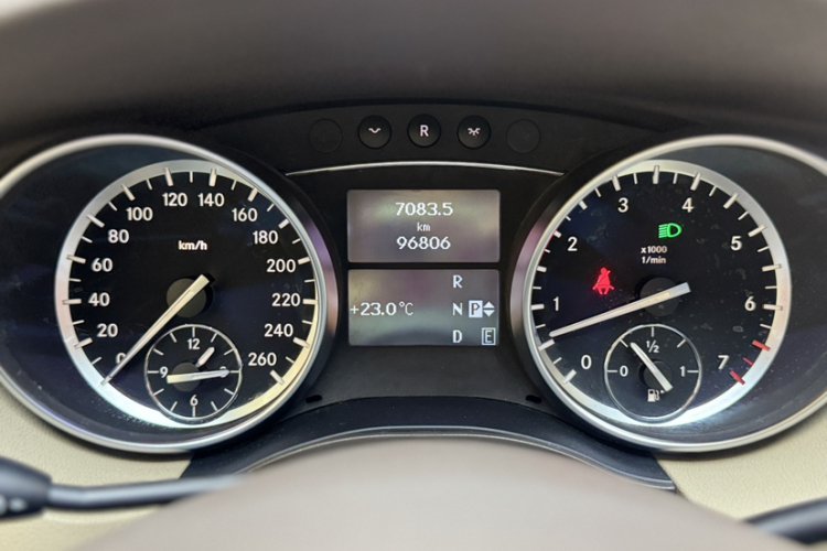 奔驰R级 2017款 R 320 4MATIC 商务型臻藏版中控内饰15