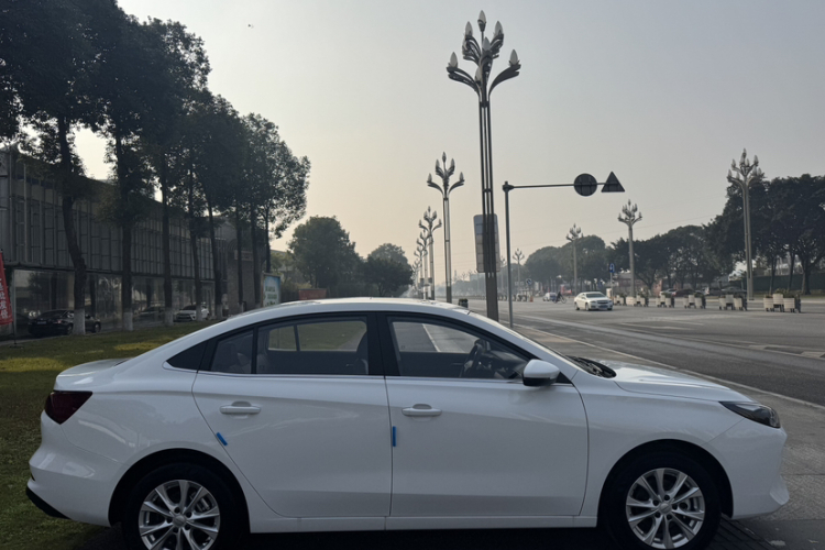 荣威i5 2026款 1.5L CVT豪华版车身外观6004