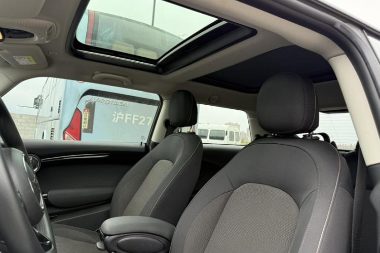 MINI 2019款 1.5T ONE PLUS中控内饰7011