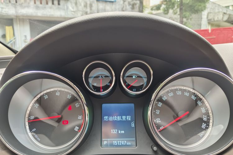 别克 君威 2015款 2.0L 领先时尚型中控内饰15