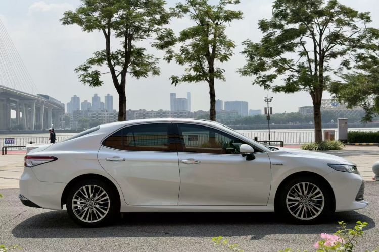 丰田 凯美瑞 2018款 双擎 2.5HG 豪华版车身外观6005