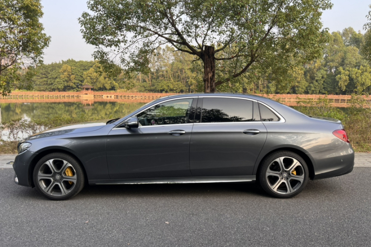 奔驰E级 2016款 E 300 L 运动豪华型车身外观6005