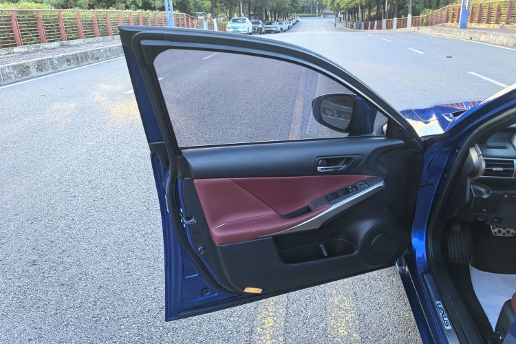 雷克萨斯IS 2015款 200t F SPORT中控内饰7010