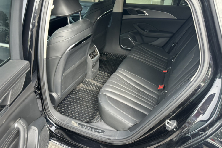 红旗H5 2024款 2.0T 自动智联旗畅版中控内饰7006