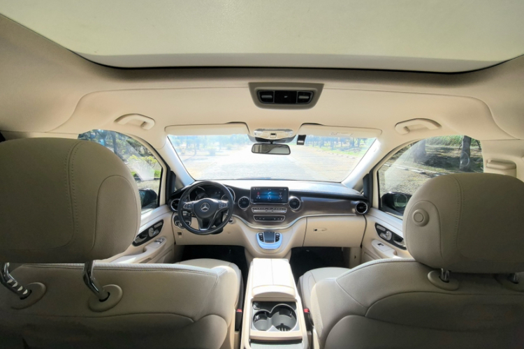 奔驰V级 2020款 V 260 领航版中控内饰7005