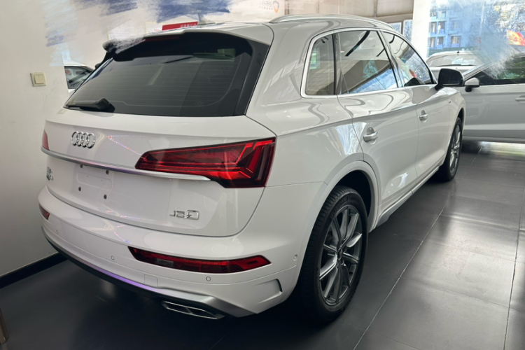 奥迪Q5L 2022款 改款 40T 豪华动感型车身外观6003