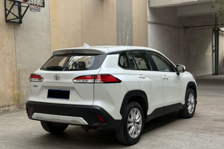 丰田 卡罗拉锐放 2023款 2.0L 精英版车身外观6004