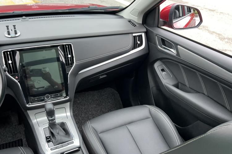 荣威RX5 2020款 20T 自动4G互联超越旗舰版中控内饰7014