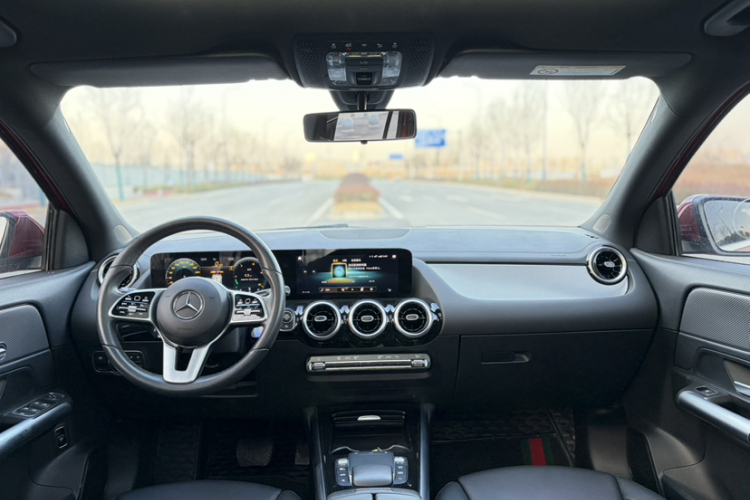 奔驰GLA 2020款 GLA 180中控内饰7011
