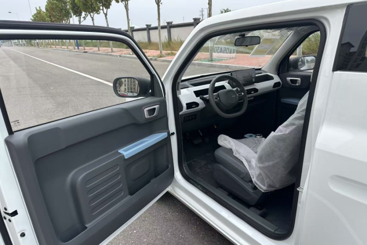 吉利银河 2024款 熊猫mini 200km 耐力熊中控内饰7003