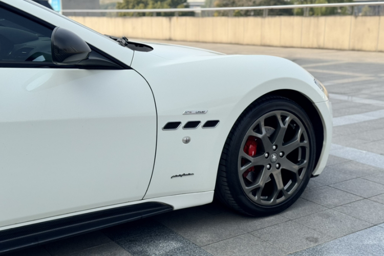 玛莎拉蒂 GranTurismo 2007款 4.2L 标准版局部细节9004