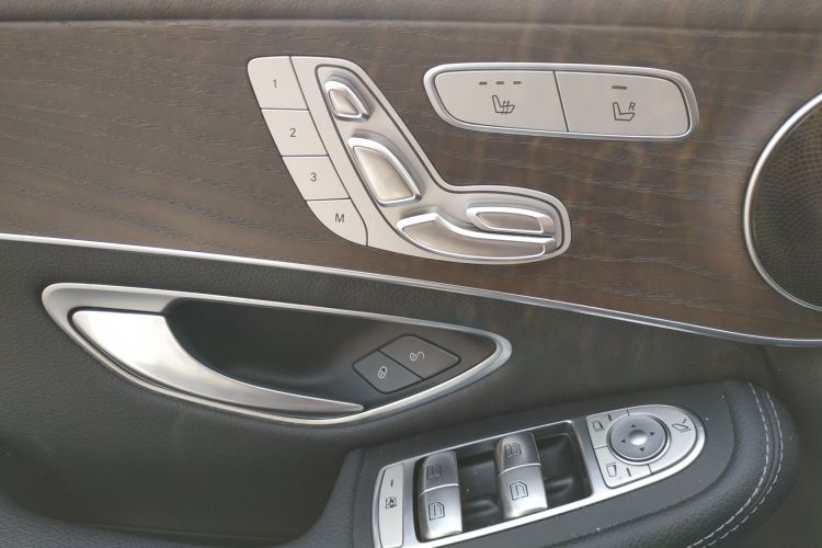 奔驰GLC 2021款 GLC 260 L 4MATIC 豪华型局部细节9005